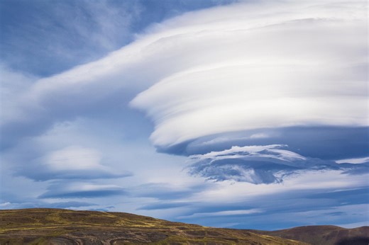 Reading the Sky: The Secret Science Behind Cloud Shapes and Weather Prediction