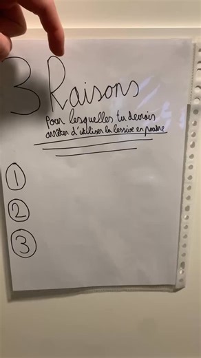 La lessive en poudre paraît pratique… jusqu’à ce qu’on regarde vraiment sa composition 👀 Dosage approximatif, résidus, dissolution imparfaite… et si on faisait plus simple ? Il existe une alternative moderne, propre et ultra facile à utiliser. Commente « Feuille de lessive » si tu veux découvrir la différence. #lessive #feuilledelessive #lingefrais #routinequotidienne #conseils | Luvera Luvera