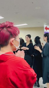 島津亜矢は日本武道館で、オールアカペラのアメイジンググレイス、フルコーラスで仕事納めでした。今年もいろいろありましたが、チカラを貸してくださった皆さま、本当に有難うございました。僕独りでは何も出来ません。 来年も、宜しくお願いいたします。 #島津亜矢 #歌怪獣 #アヤシマヅ #ももいろ歌合戦 #アメイジンググレイス #二刀流 歌手 | Wataru Sato