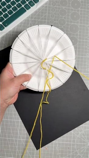 Title (English): Crafting Paper Plate Flowers: Easy DIY for Kids and Adults