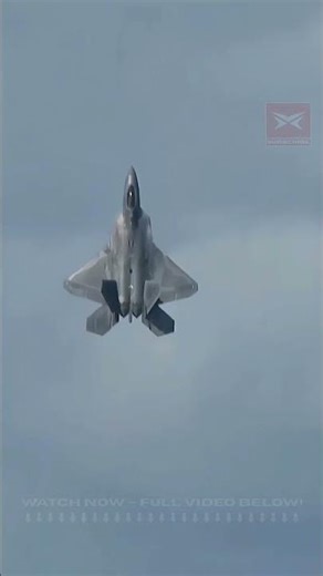 F-22 Raptor Insane Vertical Loop