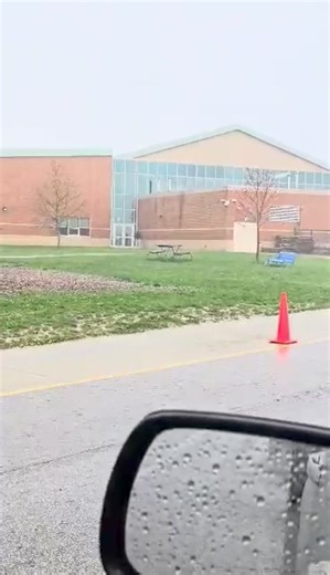 ISC's Jeff Watts is experiencing heavy rain, high wind, and small hail near Anderson, IN this afternoon. What are conditions like in your neck of the woods? #INwx #Indiana #Weather #Anderson #hail #rain #wind #storm | Indiana Storm Chasers