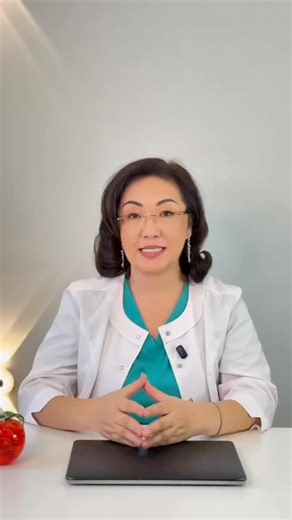 Zhanar Kadyrbekova on Instagram: "Жировой гепатоз- Это сигнал, что печень перестала справляться с транспортом жира и работает в режиме накопления, а не переработки. Ключевая проблема в том, что печень не сжигает жир сама по себе. Она упаковывает и выводит его — и для этого ей нужны фосфолипиды. Если не хватает строительных компонентов для этих процессов, жир остаётся внутри клеток, обмен замедляется, растёт инсулинорезистентность и тело буквально «застревает» в весе. 📌 Именно поэтому: — диеты н