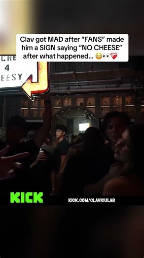 Clav got MAD after “FANS” made him a SIGN saying “NO CHEESE” after what happened… 😳👀❤️‍🩹