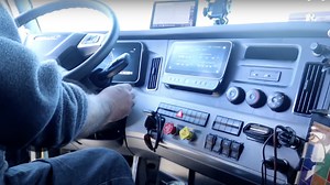 Get an up close look at that all-digital cockpit in the 2022 Freightliner Cascadia -- what's your take?