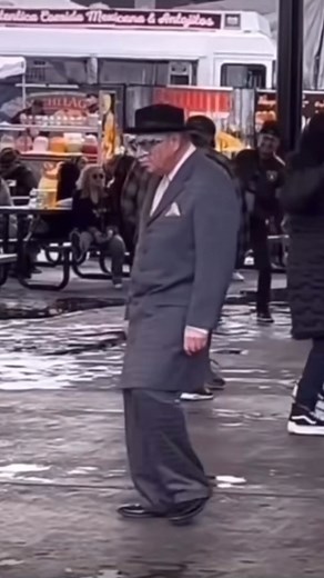 FRANCK J. on Instagram: "Funky man 💎 #dancer #funk #funky #discofunk #80smusic #70s #90smusic #dancing #choregraphie #masters_of_funk #olivercheatham"