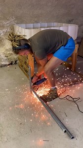 Aménagement de la cuve du second atelier des Papiers de la Grange. C’est dans cette cuve que seront fabriquées toutes les feuilles de papier « pur chiffon ». Dans les prochaines vidéos je vous présenterai les différentes étapes de cette production ! #handmadepaper #papierartisanal #papierchiffon #auvergne #livradoisforez #lespapiersdelagrange | Etienne Gouttefarde