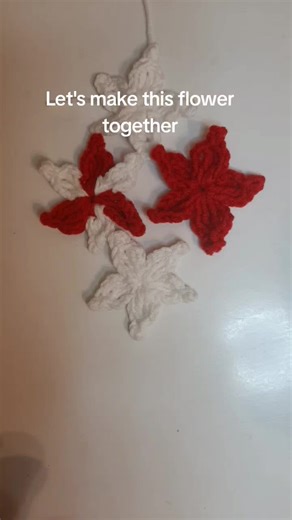 Tutorial croșetat 🌸 Astăzi învățăm cum să facem o floare croșetată, perfectă pentru aplicații, broșe sau decorațiuni . #tutorialcrosetat #crosetatpascupas #crochetromania #crochetflower #diy