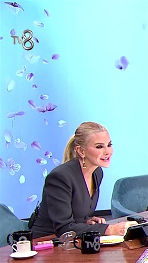 Buse Varol'un 80 bin liralık ayakkabıları. 😯 #GelKonuşalım #TV8