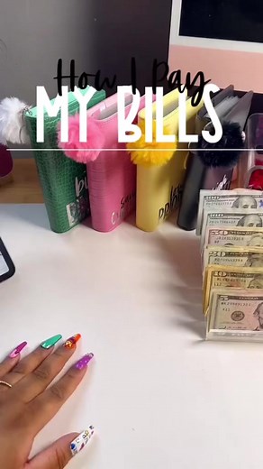 1.3M views · 16K reactions | How I Pay my bills using the cash envelope method! I get this question A LOT so here this is again. #cashstuffing #cashenvelopes#budgetbinder #payingbills | Baddies and Budgets | Facebook