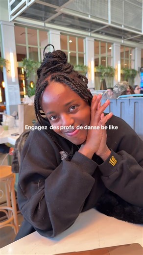 😩😩😩 On cherche des profs btw @Tania farah