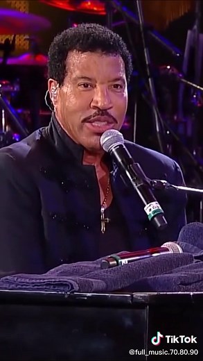 Easy 1977 Live Performance by Lionel Richie in 2016