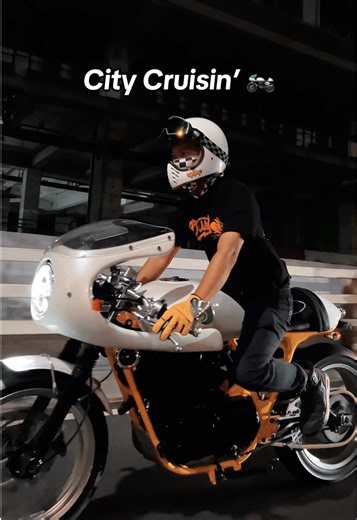City Cruisin’ with Classic Cafe Racer Motorbike