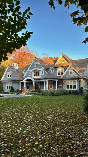 #shinglestyle home Designed by @jordan_rosenberg_architect and built by @buildwithtravisrobert | Jordan Rosenberg Architects and Associates