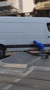 👀 This happened this morning at Bridge St light rail. It's all clear now 👍 📹 Reddit: xarcex | ABC Sydney