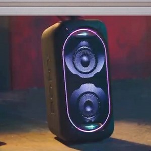 Leve suas músicas para todo lugar com a caixa de som XB60! Curta as batidas graves com EXTRA BASS™, complete o clima de festa com a iluminação e fique livre dos fios com a bateria integrada. Perfeita para quem não para nunca! Confira: http://bit.ly/gtk_xb60 | Sony Brasil