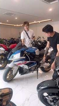 Came to buy an S1000RR but tried the Panigale 959 instead—almost couldn't decide.