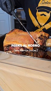 Pernil al Horno con cuerito tostao'!🇵🇷 Saca tu pernil y adóbalo que estamos a menos de 3 días para el día de Navidad!!! Cada cual prepara el pernil a su manera... este es mi estilo😊 Ingredientes: 1 Pernil de cerdo (8 a 10 lbs) Para el adobo: 2 hojas de recao (si no tiene, utilicé cilantro) 8 a 10 dientes de ajo 1/4 cdta de sal para que los ajos no salgan volando😂 1 1/2 cdas de sofrito 2 cdas de oregano seco 1 cda cebolla en polvo 1/2 cda comino en polvo 1 cda paprika 2 cdtas de pimienta negr