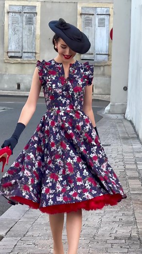 Stylish Outfit with British Retro Dress and Petticoat