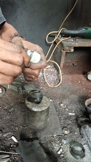 Berikut pidio lengkap service baljoint karimun estilo tonton sampai akhir ,saya gunakan teplon tierod kijang #otomotif #service #bengkel #tutorial #kakikakimobil | Deni Mardina