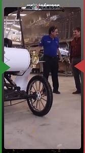 El Oldsmobile de 1900, que comenzó como una pieza casi irreconocible, se transforma en una obra maestra gracias al trabajo de Martín y su equipo. El cliente, impresionado por el resultado, ve cómo un asiento maltratado se convierte en un vehículo digno de principios de siglo. ¡El orgullo y la satisfacción del proyecto se sienten en cada detalle! 🇲🇽 🚘 🛠️ #Mexicánicos | Mexicánicos