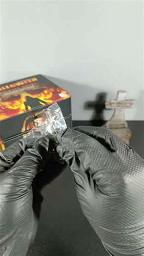 HALLOWEEN -11! #lacavernadeimoz #unboxing #halloween #michaelmyers #numskull