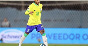 Neymar recebe alta após cirurgia no joelho e iniciará o processo de fisioterapia