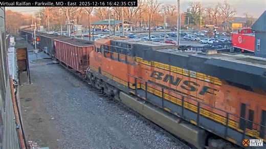 Here's a camera rarely featured—Parkville, Missouri! This neat train featured a BNSF "Executive" MAC in tow, which is always nice to see. Watch this camera here: https://virtualrailfan.com/memberships/ | Virtual Railfan
