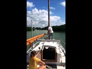Bolger Sharpie AS-29: Lowering the mast by hand