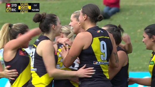 Mackenzie Ford kicks her first goal on the big stage 🙌 | AFL Women's