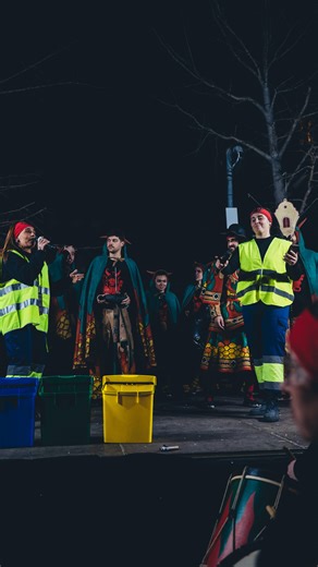 Contenidors intel·ligents en un poble ple de burros. Aquesta ha sigut la temàtica de la cançó dels Versos d’aquesta Festa Major de Sant Pau, en al·lusió al nou model de contenidors que s’ha començat a implementar a Ribes. Una versió del ‘Serà perquè t’estimo’, convertida en ‘Serà perquè és un timu’. 🪣🔑 #BallDeDiables #SPRibes | Ball de Diables de Ribes Colla Jove