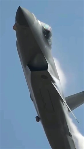 Combat History of the Chengdu J-20 “Mighty Dragon” 🇨🇳 The aircraft shown is the Chengdu J-20, a fifth-generation stealth fighter developed by the People’s Republic of China and operated by the People’s Liberation Army Air Force (PLAAF). Introduced into service in the late 2010s, the J-20 represents a major milestone in China’s military aviation development. However, unlike several Western combat aircraft, its operational record is defined more by strategic deterrence and peacetime operations t