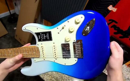 【开箱测评】2021 Fender Player Plus HSS Stratocaster HSS 蓝色渐变