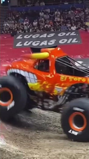 EL Toro Loco Solid Freestyle #monsterjam #2025 #fy #fyp #freestyle #tampa #shorts #sendit #moonwalk