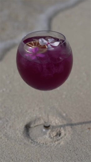 Ready to sip your way through these delicious cocktails? Each one has its own unique flair—refreshing, bold, or sweet. Swipe through and let us know which one is your ultimate favorite! #MovenpickResorts #Movenpick #movenpickkuredhivarumaldives #visitmaldives #maldives