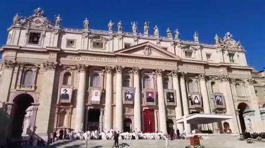 🟡 Suonano le campane di piazza San Pietro! | Made In Pompei