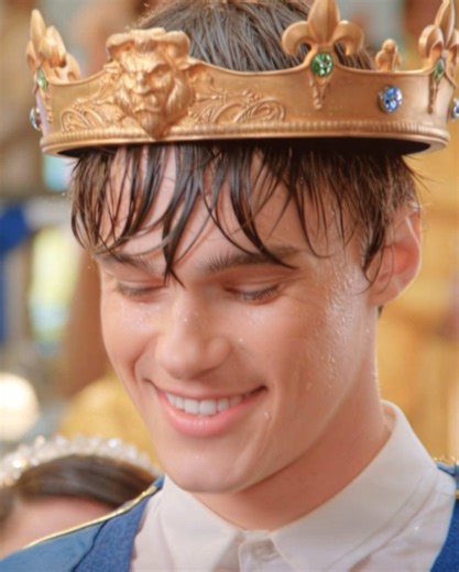 the loop is offbeat but who cares #benflorian #benflorianedit #mitchellhope #descendants #descendantsedit