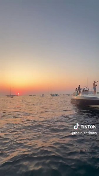 In that moment we all watched the sun go down in Ibiza together 🌅 @Café Mambo #mambos #ibiza #sunset #ibizalife #yacht
