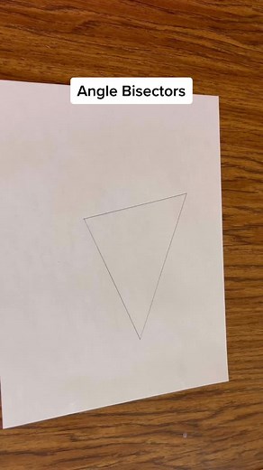 Construcción de Bisectrices para Encontrar el Incentro