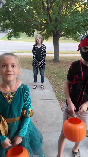 Answer the Question, Keep the Money 🎃 Halloween kids answer trivia questions for money prizes while they Trick-or-Treat Please be advised that this page’s videos are intended for entertainment purposes only. The videos on this page include scripted dramas, satires, parodies, magic tricks, and other forms of entertainment. Names, characters and incidents are often the product of the director’s imagination, so any resemblance to actual persons or actual events is purely coincidental. " 🎬 This vi