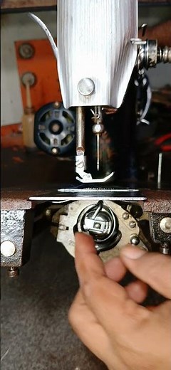 How to remove and insert a bobbin case #sewingmachine #sewingmachinerepair #sewingtipsandtricks