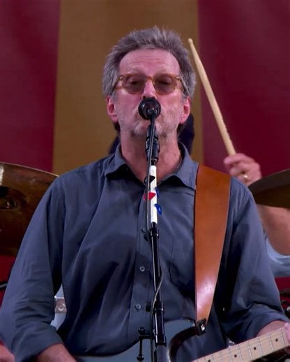 Eric Clapton performs 'Crossroads' | AXS TV