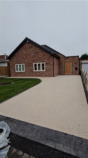 Resin bound driveway start to finish 🩶 #resin #driveway #100