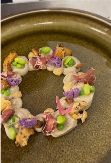 🍽️ L’ŒUF 🐣 Une création. Une œuvre. Lorsque le temps suspend son vol, nos chefs laissent parler leur savoir-faire et leur sensibilité. Dans l’assiette, l’œuf devient tableau. Et nous, simples spectateurs, admirons l’instant. 👨‍🍳 Restaurant IOD’IN 13190 Allauch ☎️ 0491076780 #oeuf #creation #chef #iodin