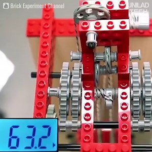 The capabilities of LEGO never fails to amaze me 💪 | UNILAD Tech