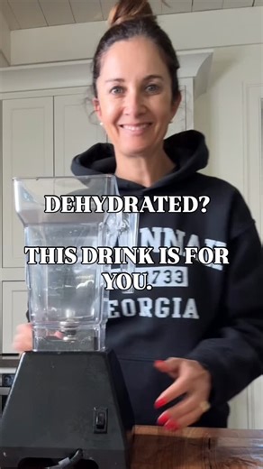 Jenni-Lee Basson 🌿 Health & Nutrition Coach on Instagram: "Dehydrated? Your body isn’t asking for more coffee… it’s asking for minerals. 💧 This is one of my go-to hydration blends: ✨ Coconut water (natural electrolytes) ✨ Frozen spinach (minerals + iron) ✨ Organic frozen blueberries (antioxidants) ✨ 1 tsp chia seeds (hello fiber + omega-3s) Blend and let your cells say THANK YOU. Love Jen xx Save this for the next time you feel tired, headachy, or “off.” 💚 #JenLivesHealthy #HydrateToHeal #Min