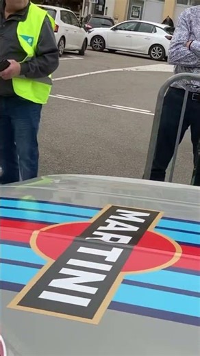 QUE FAIT ICI CETTE BMW 2002 "MARTINI" ?