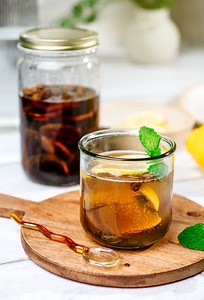 Sip on summer with this easy homemade lemon syrup! 🍋✨ Ingredients: 600g raw cane sugar 6 lemons, cleaned and sliced 1 cup mint, chopped ... #SummerDrinks #HomemadeSyrup #Refreshingn #HomeCooking #CookingAtHome #Foodie #Delicious #HealthyRecipes #QuickRecipes #SummerRecipe #FoodLover #Foodstagram #InstaFood #FoodPhotography #CookingTips #FreshIngredients #EasyCooking #FoodInspiration #Yummy #Tasty #Flavorful #CookingWithLove #SyrupRecipe #LemonLovers #MintLovers #CaneSugar #RefreshingDrink #Home