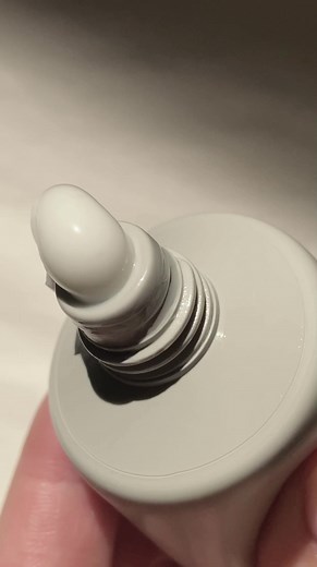 meet the Barrier Restore Cream ☁️ a rich yet lightweight moisturzer — its our antioxidant peptide powerhouse. ✨ shop BRC only at rhodeskin.com