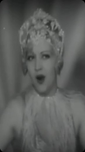 Vintage Stardust on Instagram: "Happy Heavenly Birthday to actress Alice White (1904-1983), shown here “Broadway Babies” (1929) ✨. Born in New Jersey, White lost her mother at a young age. Her father having abandoned his wife and child during her infancy, she was raised by her maternal grandparents. Coming to California during the 1920s, she did clerical work for director Josef von Sternberg (1894-1969) and later Charlie Chaplin (1889-1977) before making her own screen debut in 1926. Beginning i